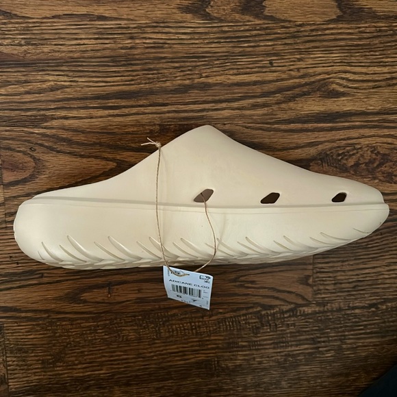 Brand new Adidas clogs/slides - Picture 3 of 5